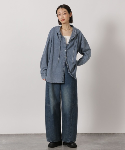 LAKOLE（ラコレ）の「デニムフードシャツ / 654294（その他トップス・レディース・ベージュ/ライトブルー・FREE）」の6枚目の写真