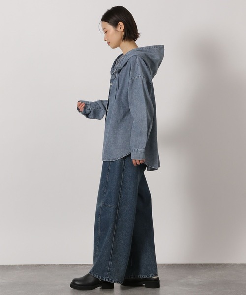 LAKOLE（ラコレ）の「デニムフードシャツ / 654294（その他トップス・レディース・ベージュ/ライトブルー・FREE）」の7枚目の写真