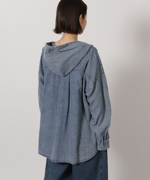 LAKOLE（ラコレ）の「デニムフードシャツ / 654294（その他トップス・レディース・ベージュ/ライトブルー・FREE）」の11枚目の写真