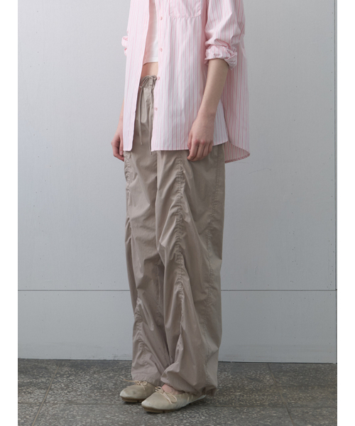 Kijun（キジュン）の「Airy Parachute Pants Sand（スウェットパンツ・レディース・その他・SMALL/MEDIUM）」の2枚目の写真