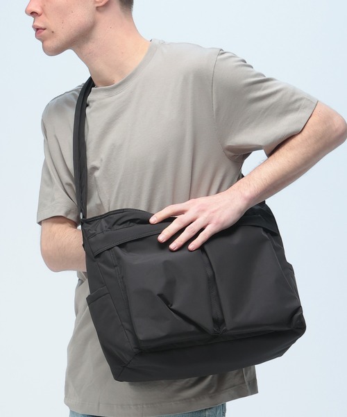 SML(エスエムエル)の「SML (エスエムエル) ショルダーバッグ HELMET SHOULDER BAG M テフロン ヘルメットバッグ メッセンジャーバッグ ボディバッグ K904128(メッセンジャーバッグ・メンズ・グレー/ブラック/グリーン・ONE SIZE)」の1枚目の写真
