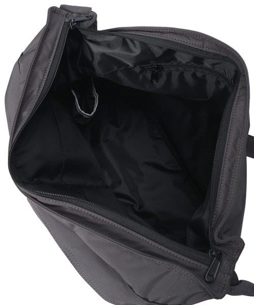 SML(エスエムエル)の「SML (エスエムエル) ショルダーバッグ HELMET SHOULDER BAG M テフロン ヘルメットバッグ メッセンジャーバッグ ボディバッグ K904128(メッセンジャーバッグ・メンズ・グレー/ブラック/グリーン・ONE SIZE)」の16枚目の写真