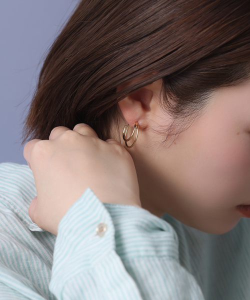 Lilas(リラ)の「《WEB限定》【SAMH by LILAS】ダブルフープピアスK18GP(両耳)(ピアス(両耳用)・レディース・ゴールド・FREE)」の3枚目の写真