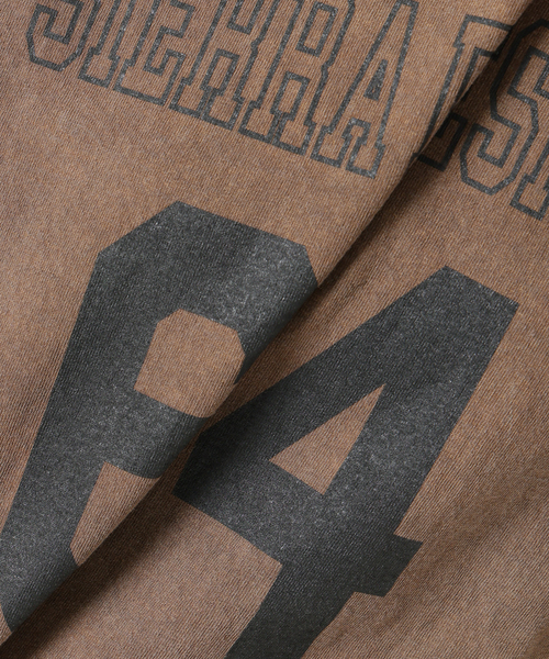 SIERRA DESIGNS（シェラデザイン）の「Sierra Designs/シエラデザインズ SLOBE別注 ナンバリングTEE 【手洗い可能】（Tシャツ/カットソー・レディース・ブラウン/アイボリー・FREE）」の3枚目の写真