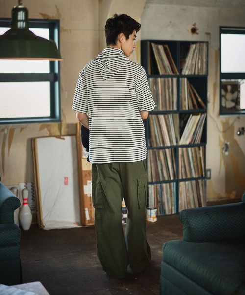niko and...(ニコアンド)の「スカーフ付きボーダーTシャツ(Tシャツ/カットソー・メンズ・ブルー/オフホワイト/ベージュ・LARGE/MEDIUM)」の6枚目の写真
