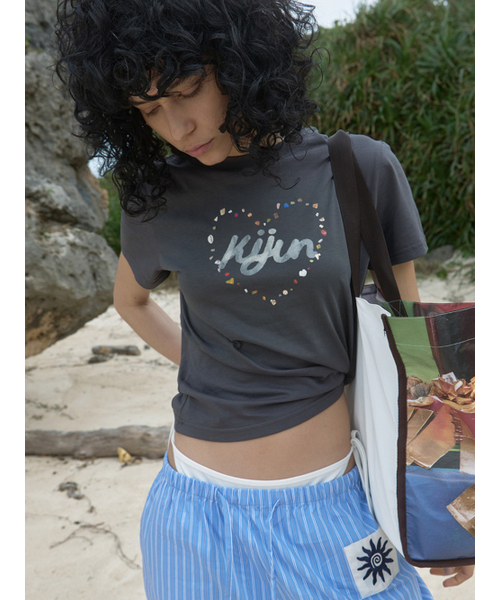 Kijun(キジュン)の「Pebble Heart Tee Charcoal(Tシャツ/カットソー・レディース・その他・SMALL/MEDIUM/LARGE)」の1枚目の写真