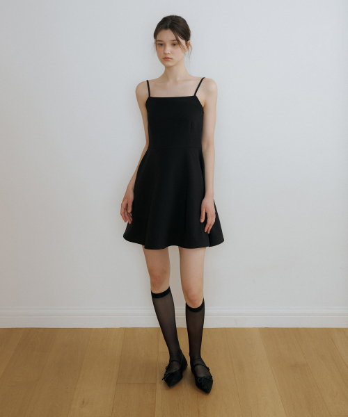 REORG(リオルグ)の「CE SLEEVELESS FLARE MINI OPS BLACK(ワンピース・レディース・その他・SMALL/MEDIUM)」の2枚目の写真