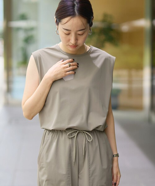 RONEL(ロネル)の「【RONEL】(接触冷感・UVカット)ラッシュノースリーブトップス(Tシャツ/カットソー・レディース・モカ/オフホワイト/ダークグリーン・FREE)」の1枚目の写真