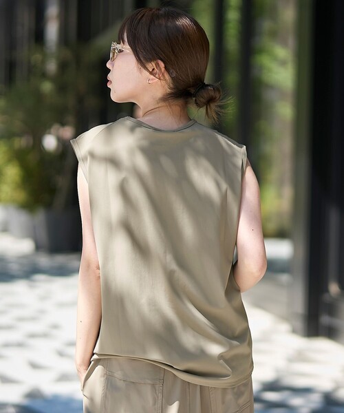 RONEL(ロネル)の「【RONEL】(接触冷感・UVカット)ラッシュノースリーブトップス(Tシャツ/カットソー・レディース・モカ/オフホワイト/ダークグリーン・FREE)」の4枚目の写真