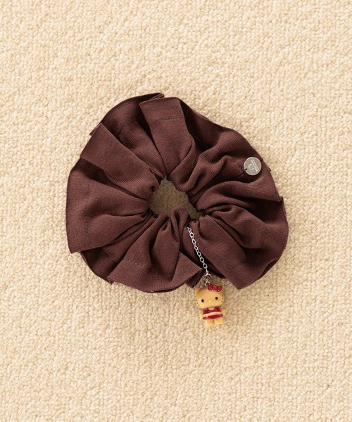 LOWRYS FARM(ローリーズファーム)の「【サンリオキャラクターズ】チャーム付きカットシュシュ 651902/GOODS(シュシュ・レディース・グレー/アイボリー/ブラック/ブラウン・FREE)」の4枚目の写真