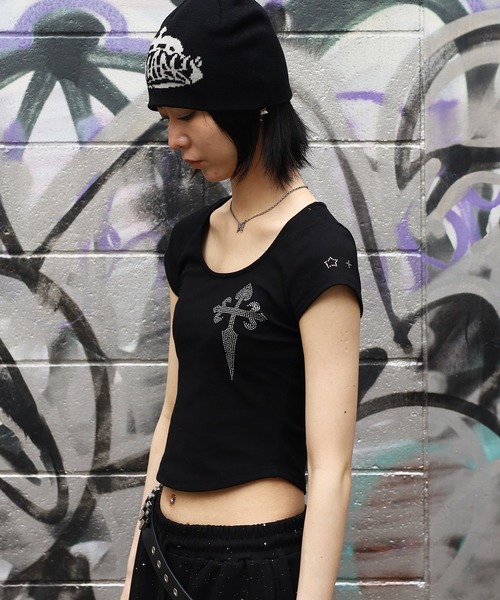 ATMARK(アットマーク)の「《2サイズ展開 / LADIES 》クロスラインストーン ショート丈Tシャツ(Tシャツ/カットソー・レディース・ホワイト/ブラック・L/M)」の13枚目の写真