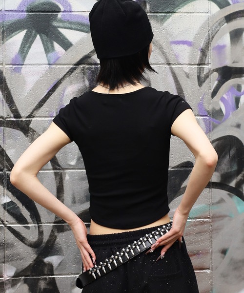 ATMARK(アットマーク)の「《2サイズ展開 / LADIES 》クロスラインストーン ショート丈Tシャツ(Tシャツ/カットソー・レディース・ホワイト/ブラック・L/M)」の14枚目の写真