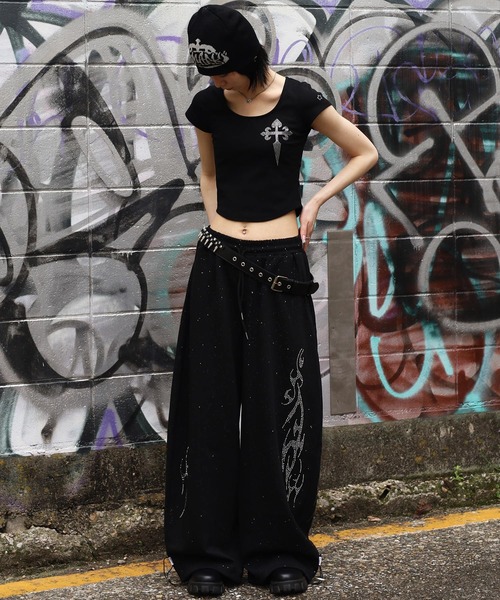 ATMARK(アットマーク)の「《2サイズ展開 / LADIES 》クロスラインストーン ショート丈Tシャツ(Tシャツ/カットソー・レディース・ホワイト/ブラック・L/M)」の20枚目の写真