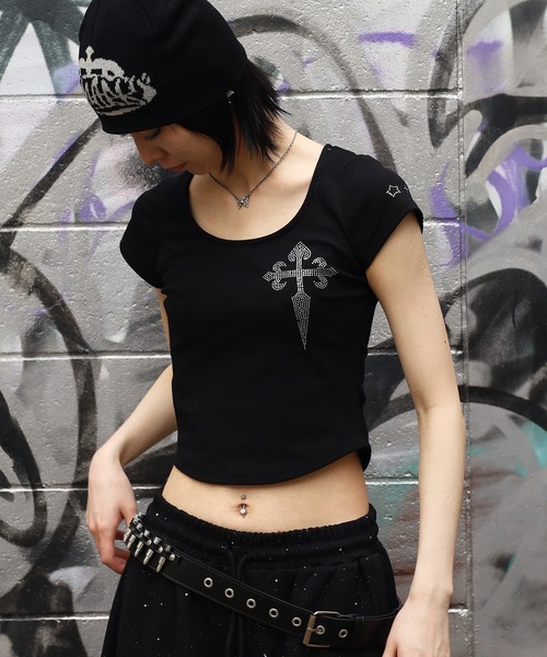 ATMARK(アットマーク)の「《2サイズ展開 / LADIES 》クロスラインストーン ショート丈Tシャツ(Tシャツ/カットソー・レディース・ホワイト/ブラック・L/M)」の11枚目の写真