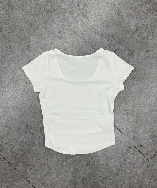 ATMARK(アットマーク)の「《2サイズ展開 / LADIES 》クロスラインストーン ショート丈Tシャツ(Tシャツ/カットソー・レディース・ホワイト/ブラック・L/M)」の7枚目の写真