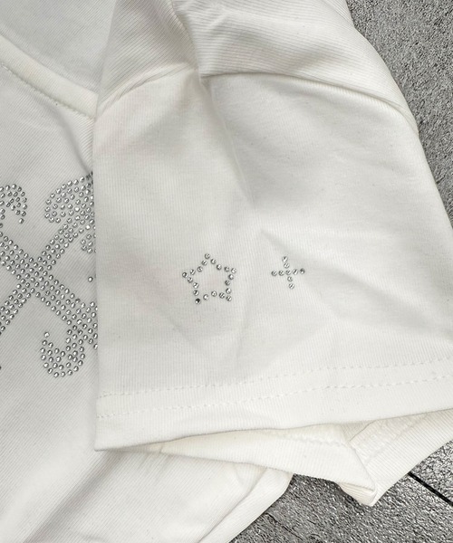 ATMARK(アットマーク)の「《2サイズ展開 / LADIES 》クロスラインストーン ショート丈Tシャツ(Tシャツ/カットソー・レディース・ホワイト/ブラック・L/M)」の9枚目の写真