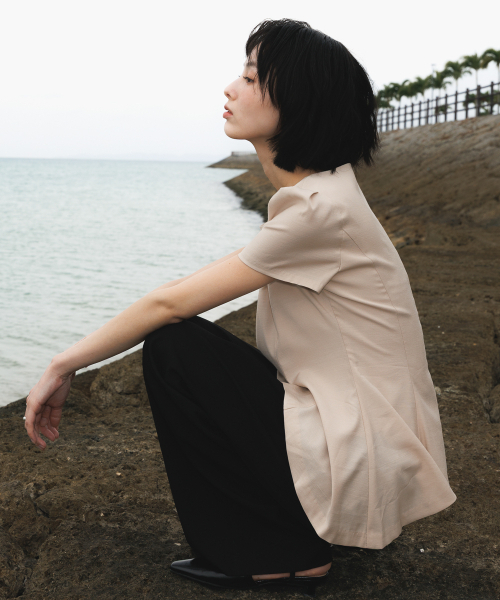 DEHEVE（デヘヴェ）の「Unbalance Frill Blouse [Beige]（シャツ/ブラウス・レディース・Beige・MEDIUM/SMALL）」の4枚目の写真