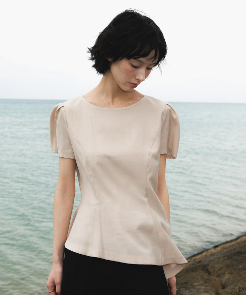 DEHEVE（デヘヴェ）の「Unbalance Frill Blouse [Beige]（シャツ/ブラウス・レディース・Beige・MEDIUM/SMALL）」の7枚目の写真