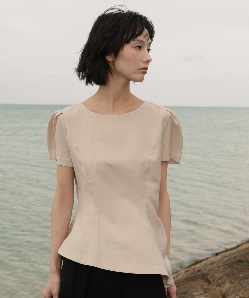 DEHEVE（デヘヴェ）の「Unbalance Frill Blouse [Beige]（シャツ/ブラウス・レディース・Beige・MEDIUM/SMALL）」の8枚目の写真