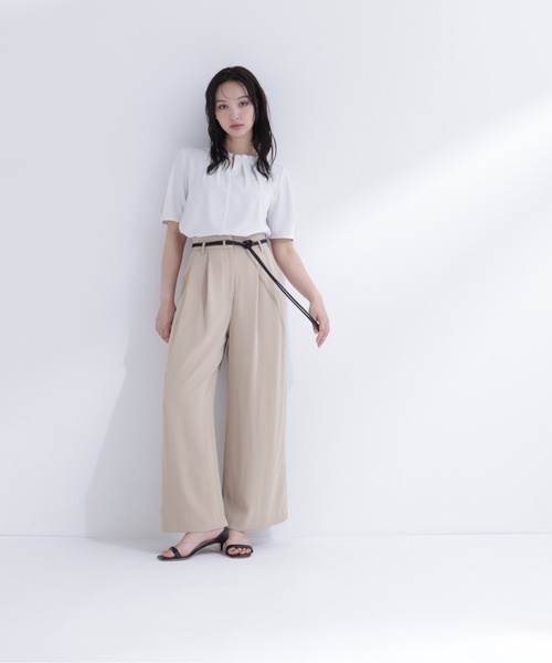 NATURAL BEAUTY BASIC(ナチュラルビューティーベーシック)の「ネックタックブラウス半袖(シャツ/ブラウス・レディース・ライトグリーン/チャコールグレー/オフホワイト・SMALL/MEDIUM)」の10枚目の写真
