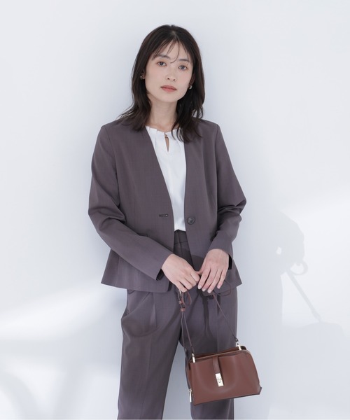 NATURAL BEAUTY BASIC(ナチュラルビューティーベーシック)の「ネックタックブラウス半袖(シャツ/ブラウス・レディース・ライトグリーン/チャコールグレー/オフホワイト・SMALL/MEDIUM)」の13枚目の写真