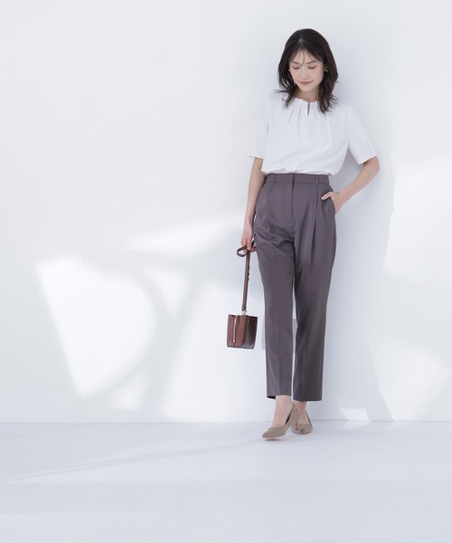 NATURAL BEAUTY BASIC(ナチュラルビューティーベーシック)の「ネックタックブラウス半袖(シャツ/ブラウス・レディース・ライトグリーン/チャコールグレー/オフホワイト・SMALL/MEDIUM)」の18枚目の写真