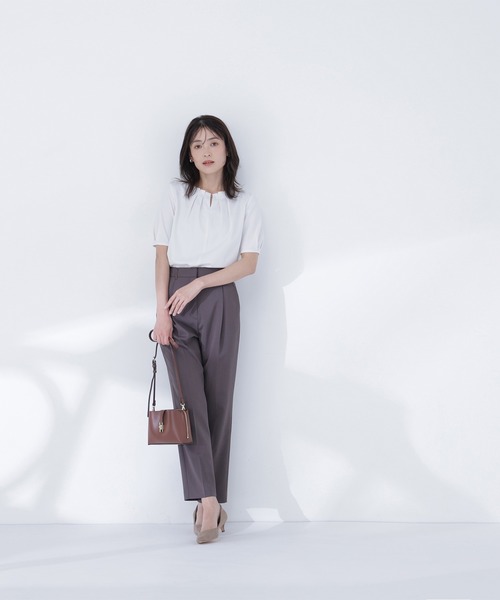 NATURAL BEAUTY BASIC(ナチュラルビューティーベーシック)の「ネックタックブラウス半袖(シャツ/ブラウス・レディース・ライトグリーン/チャコールグレー/オフホワイト・SMALL/MEDIUM)」の19枚目の写真
