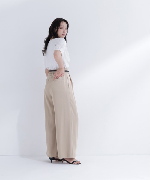NATURAL BEAUTY BASIC(ナチュラルビューティーベーシック)の「ネックタックブラウス半袖(シャツ/ブラウス・レディース・ライトグリーン/チャコールグレー/オフホワイト・SMALL/MEDIUM)」の5枚目の写真