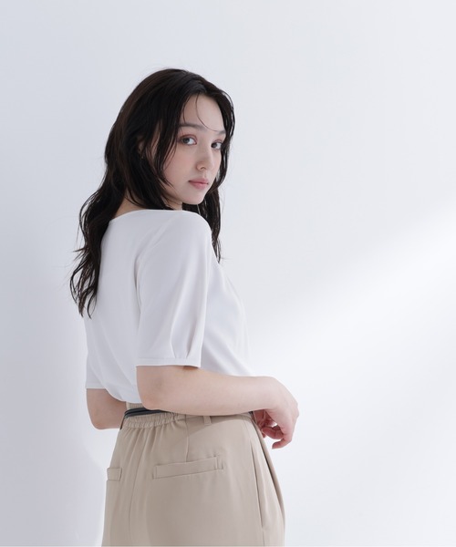 NATURAL BEAUTY BASIC(ナチュラルビューティーベーシック)の「ネックタックブラウス半袖(シャツ/ブラウス・レディース・ライトグリーン/チャコールグレー/オフホワイト・SMALL/MEDIUM)」の8枚目の写真