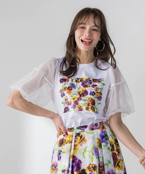 Viaggio Blu(ビアッジョブルー)の「【KEITA KAWASAKI × Viaggio Bluコラボ】袖チュールプリントTシャツ(Tシャツ/カットソー・レディース・ホワイト系その他・L)」の1枚目の写真