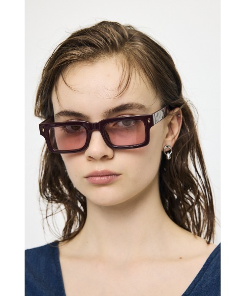 MOUSSY(マウジー)の「COLOR COMBI アイウェア(サングラス・レディース・ブラウン系その他/レッド・FREE)」の4枚目の写真