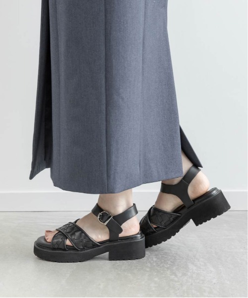 RANDA(ランダ)の「ウーブンデザインクロスベルトサンダル(サンダル・レディース・ブラック/ブラウン・M/S/L/LL)」の20枚目の写真
