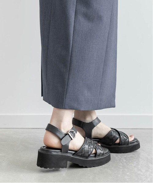 RANDA(ランダ)の「ウーブンデザインクロスベルトサンダル(サンダル・レディース・ブラック/ブラウン・M/S/L/LL)」の22枚目の写真
