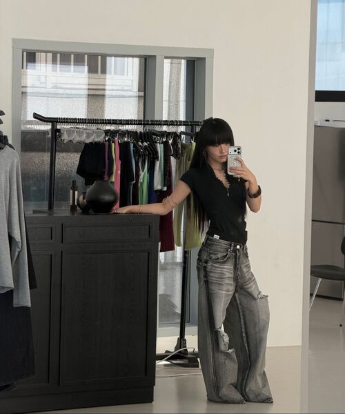 KASHIKO(カシコ)の「Milk Ripped Wide Jeans Light Gray(デニムパンツ・レディース・その他・MEDIUM/SMALL)」の14枚目の写真
