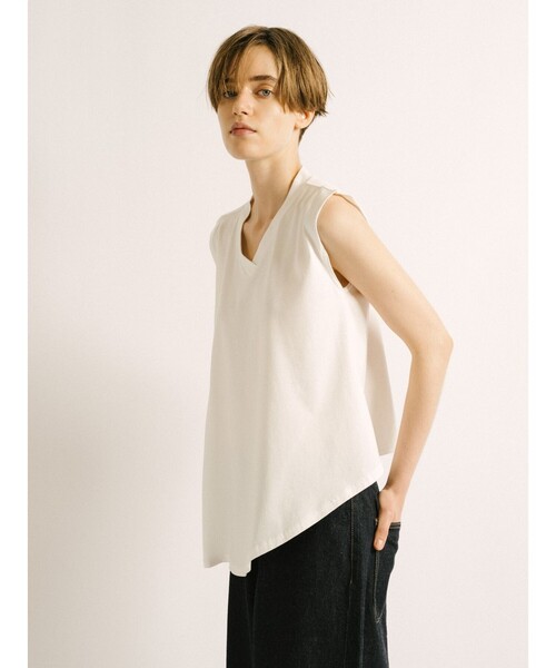 mizuiroind(ミズイロインド)の「mizuiro ind Vネックアシンメトリーノースリーブプルオーバー(Tシャツ/カットソー・レディース・オフホワイト/ライトグレー/ブラック/ブラウン/ネイビー/グレー・FREE)」の16枚目の写真