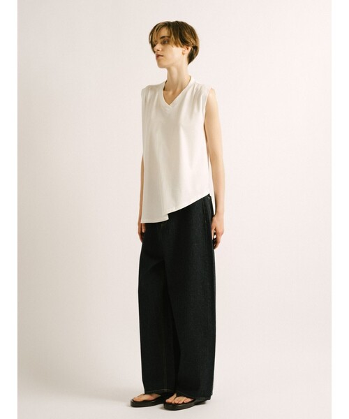 mizuiroind(ミズイロインド)の「mizuiro ind Vネックアシンメトリーノースリーブプルオーバー(Tシャツ/カットソー・レディース・オフホワイト/ライトグレー/ブラック/ブラウン/ネイビー/グレー・FREE)」の19枚目の写真
