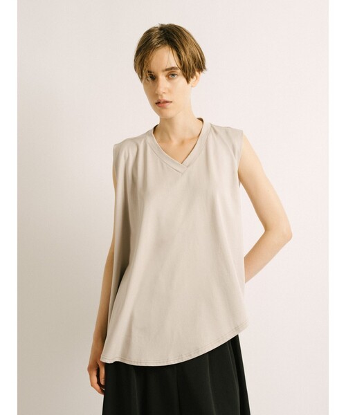 mizuiroind(ミズイロインド)の「mizuiro ind Vネックアシンメトリーノースリーブプルオーバー(Tシャツ/カットソー・レディース・オフホワイト/ライトグレー/ブラック/ブラウン/ネイビー/グレー・FREE)」の22枚目の写真