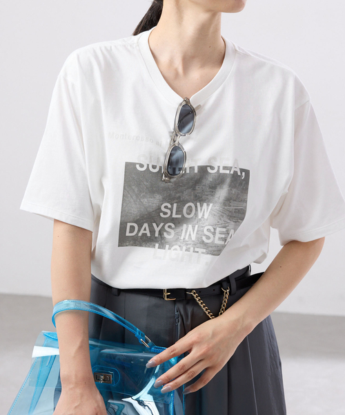 IENA(イエナ)の「《WEB限定/追加》コットンフォトプリント ロゴTシャツ(Tシャツ/カットソー・レディース・グレー/サックスブルー/グリーン・FREE)」の2枚目の写真