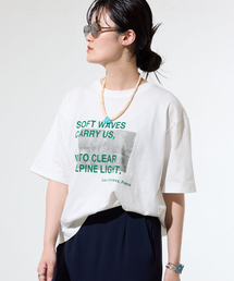 IENA（イエナ）の「《WEB限定 追加》コットンフォトプリント ロゴTシャツ（Tシャツ/カットソー）」