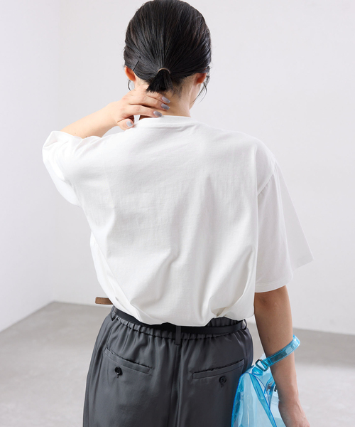 IENA(イエナ)の「《WEB限定/追加》コットンフォトプリント ロゴTシャツ(Tシャツ/カットソー・レディース・グレー/サックスブルー/グリーン・FREE)」の5枚目の写真