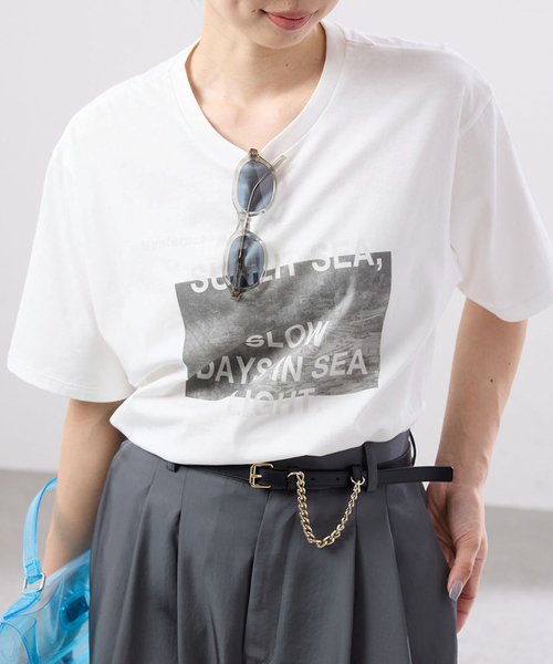 IENA(イエナ)の「《WEB限定/追加》コットンフォトプリント ロゴTシャツ(Tシャツ/カットソー・レディース・グレー/サックスブルー/グリーン・FREE)」の7枚目の写真