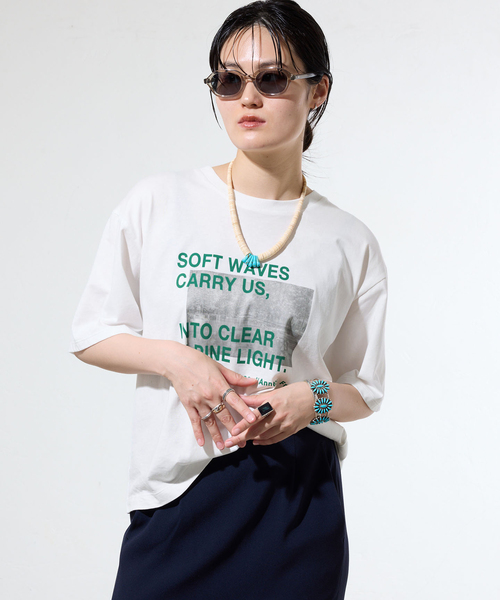 IENA(イエナ)の「《WEB限定/追加》コットンフォトプリント ロゴTシャツ(Tシャツ/カットソー・レディース・グレー/サックスブルー/グリーン・FREE)」の16枚目の写真