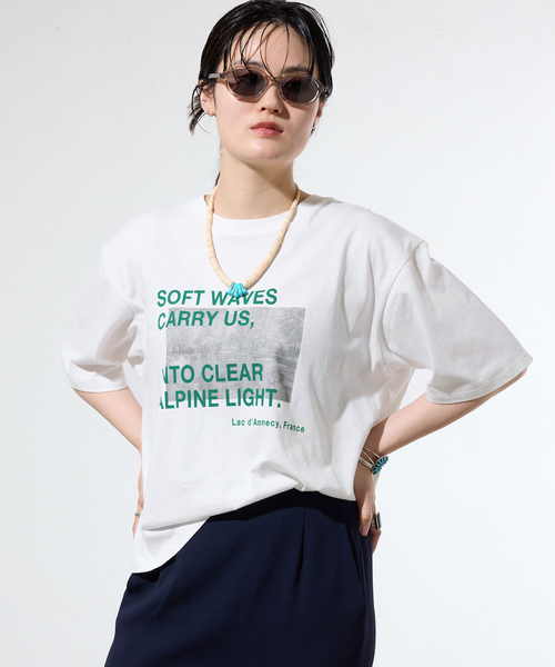 IENA(イエナ)の「《WEB限定/追加》コットンフォトプリント ロゴTシャツ(Tシャツ/カットソー・レディース・グレー/サックスブルー/グリーン・FREE)」の17枚目の写真