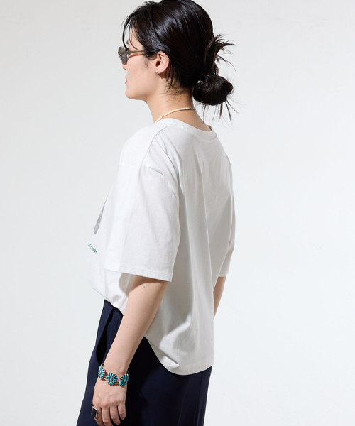 IENA(イエナ)の「《WEB限定/追加》コットンフォトプリント ロゴTシャツ(Tシャツ/カットソー・レディース・グレー/サックスブルー/グリーン・FREE)」の19枚目の写真