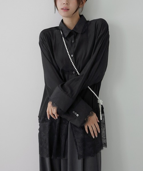 AMUU. PRECIEUSE（アムープレシューズ）の「レースドッキングチュニックシャツ（シャツ/ブラウス・レディース・オフホワイト/ブルー/ブラック・FREE）」の2枚目の写真