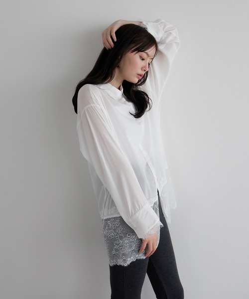 AMUU. PRECIEUSE（アムープレシューズ）の「レースドッキングチュニックシャツ（シャツ/ブラウス・レディース・オフホワイト/ブルー/ブラック・FREE）」の4枚目の写真