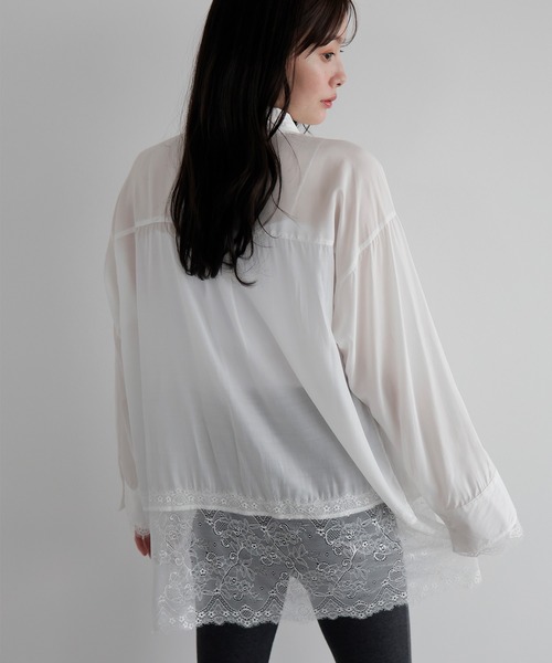 AMUU. PRECIEUSE（アムープレシューズ）の「レースドッキングチュニックシャツ（シャツ/ブラウス・レディース・オフホワイト/ブルー/ブラック・FREE）」の5枚目の写真