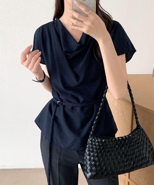 FAVORITO(ファヴォリート)の「ドレープカラートップス(その他トップス・レディース・ネイビー/ベージュ・F)」の18枚目の写真