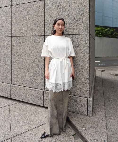 Ameri(アメリ)の「< ZOZOTOWN限定 > SCALLOP LACE SLIT OVER TEE(Tシャツ/カットソー・レディース・チャコールグレー/ホワイト/ベージュ・FREE)」の12枚目の写真