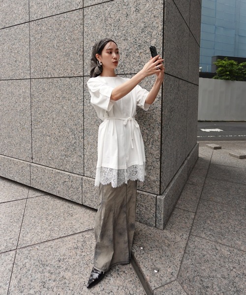 Ameri(アメリ)の「< ZOZOTOWN限定 > SCALLOP LACE SLIT OVER TEE(Tシャツ/カットソー・レディース・チャコールグレー/ホワイト/ベージュ・FREE)」の10枚目の写真